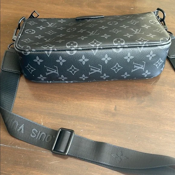 LOUIS VUITTON MONOGRAMMED ECLIPSE POCHETTE XL - Picture 5 of 14